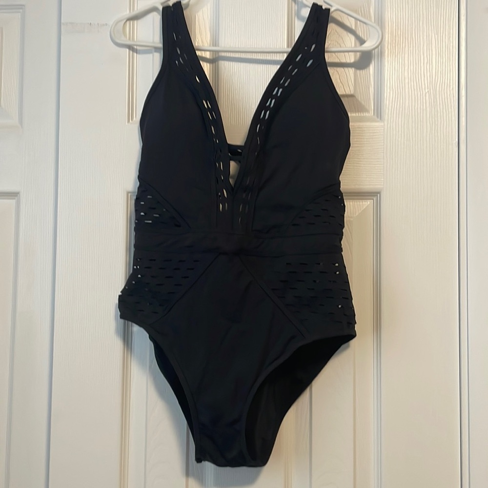 Becca swimsuit, size Lg, never worn